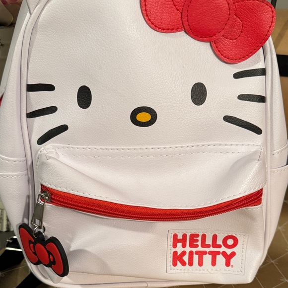 Hello Kitty Mini Backpack - Picture 2 of 10